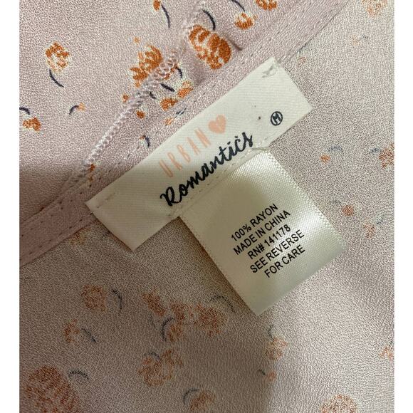 Urban Romantics Womens Pink Floral Blouse Flutter Sleeve Top NEW Size Medium - Picture 8 of 10